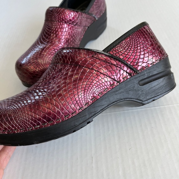Sanita Clogs Sz 7 in USA Leather Metallic Danish Fuchsia Slip On Shoes - Picture 3 of 10